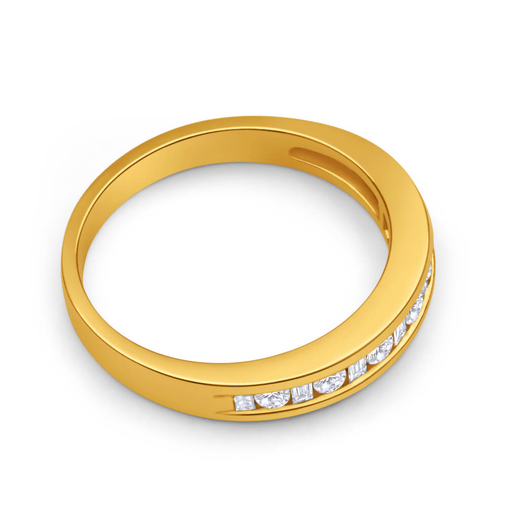 18ct Yellow Gold Ring With 15 Mixed Cut Diamonds Totalling 0.3 Carats